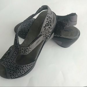 JBU by Jambu ▪︎ size 7 Gray Chloe Laser Cut Sandals… like new